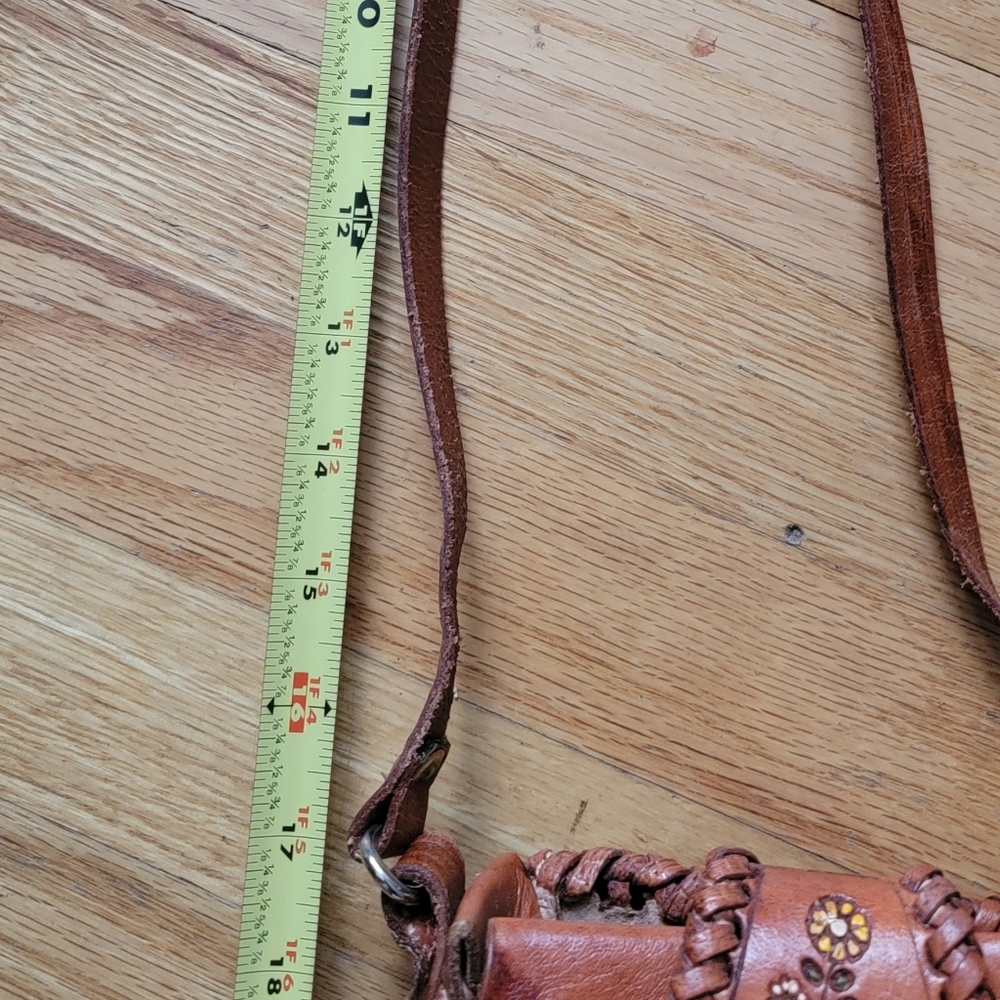Handcrafted Floral Leather Crossbody W/ Twist Lock Made In Mexico. - Picture 8 of 9